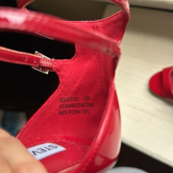 Like New Steve Madden Ace Sandals 7.5 - Picture 9 of 12